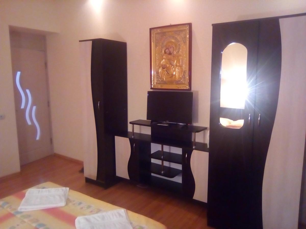 Hotel Casa Ovi Si Simo à Haţeg Extérieur photo