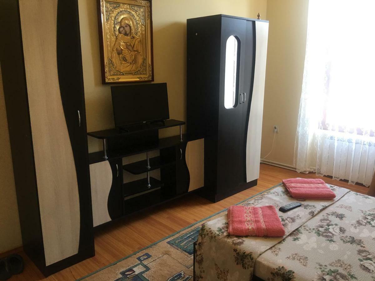 Hotel Casa Ovi Si Simo à Haţeg Extérieur photo